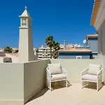 Charming With Private Pool By Lovelystay Вилла *