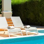 Charming With Private Pool By Lovelystay *