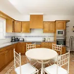 Charming With Private Pool By Lovelystay Willa *