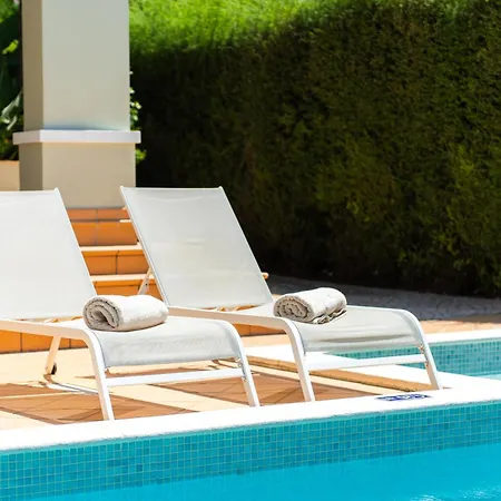 Charming With Private Pool By Lovelystay *