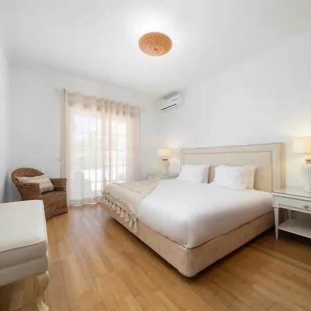 빌라 Charming With Private Pool By Lovelystay