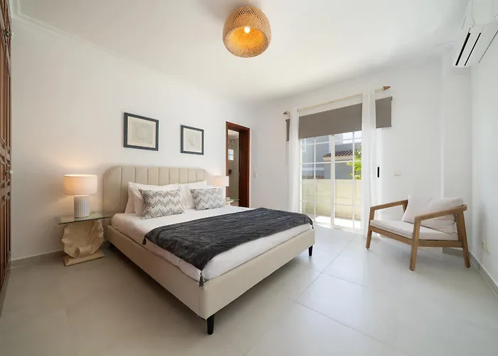 Charming With Private Pool By Lovelystay Βίλα Αλμπουφέιρα