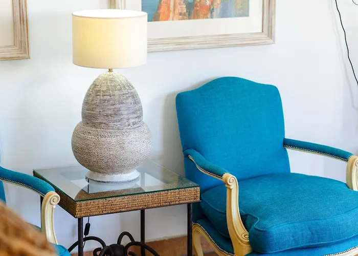 Charming With Private Pool By Lovelystay