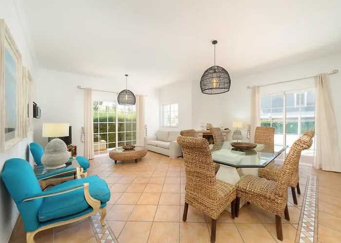 Charming With Private Pool By Lovelystay