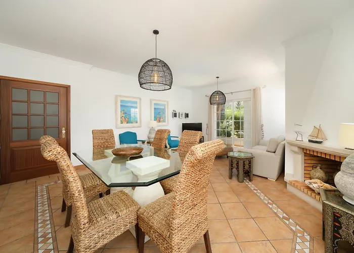 Charming With Private Pool By Lovelystay *