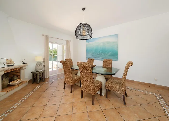 Βίλα Charming With Private Pool By Lovelystay