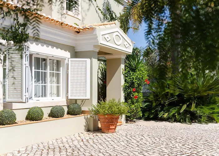 Charming With Private Pool By Lovelystay *