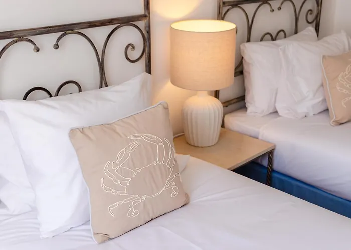 Charming With Private Pool By Lovelystay