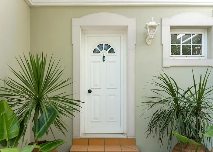 Charming With Private Pool By Lovelystay *