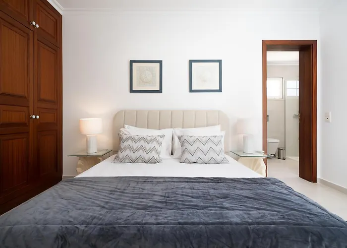 Charming With Private Pool By Lovelystay *