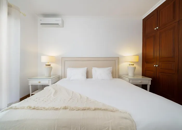 Βίλα Charming With Private Pool By Lovelystay